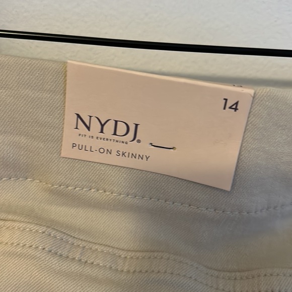 NYDJ Pull On Skinny Ankle Jeans in Feather - Picture 8 of 9